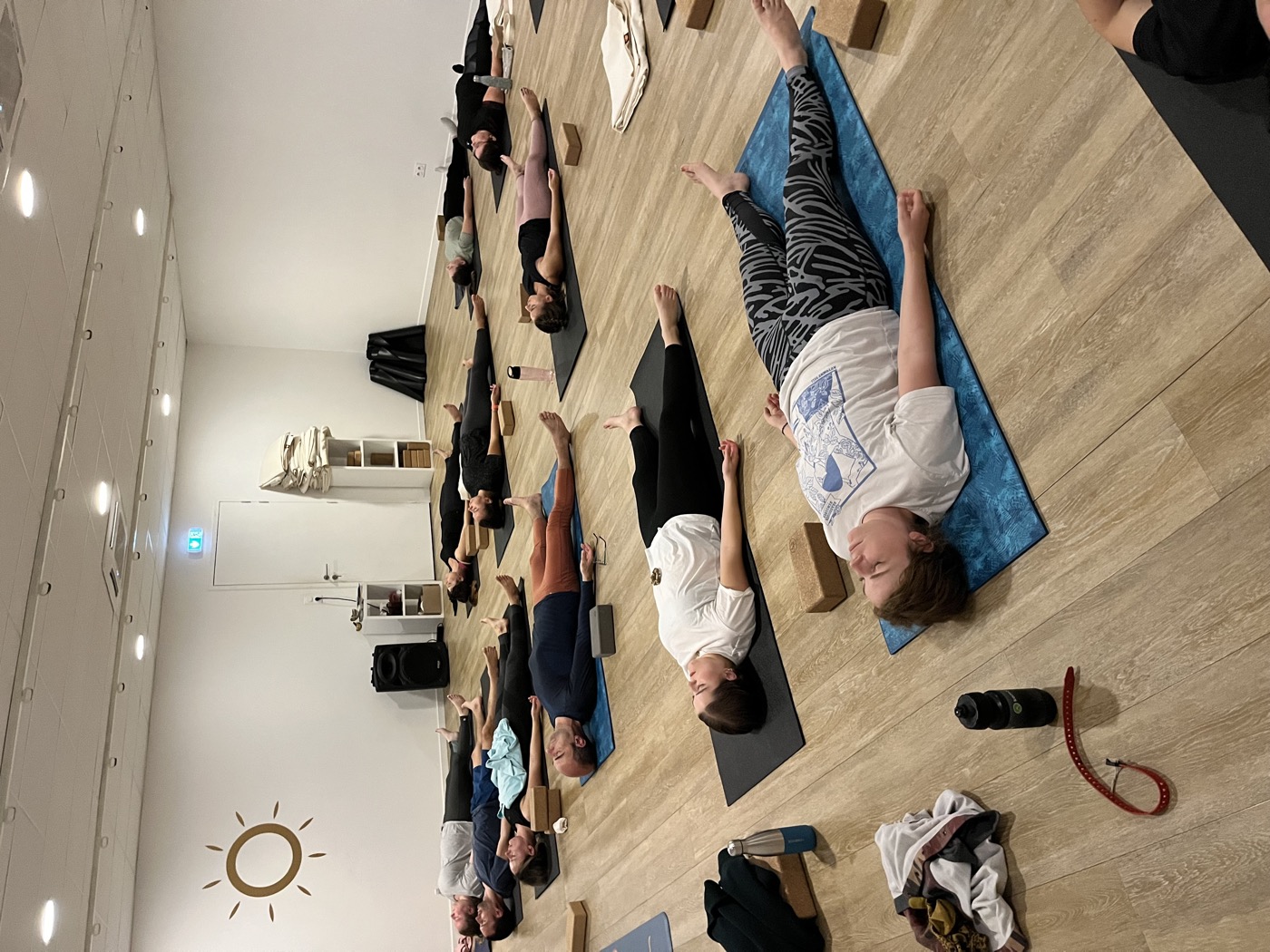 Cours collectif de yoga animé par Justine Bouet
