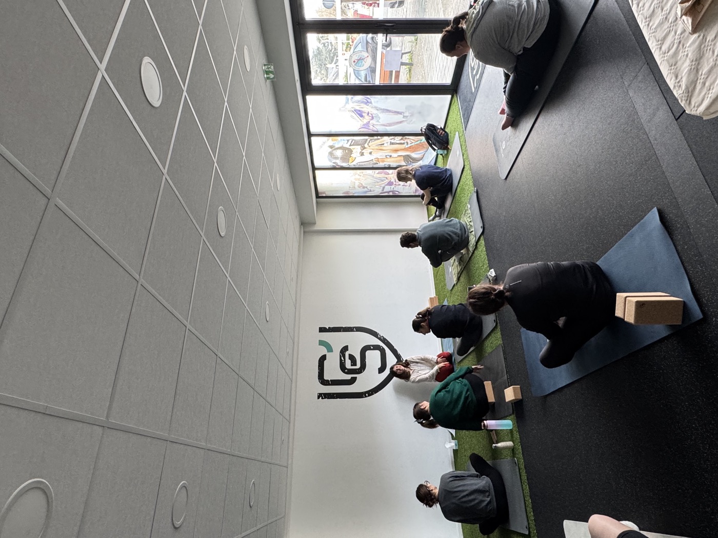 Cours collectif de yoga animé par Justine Bouet